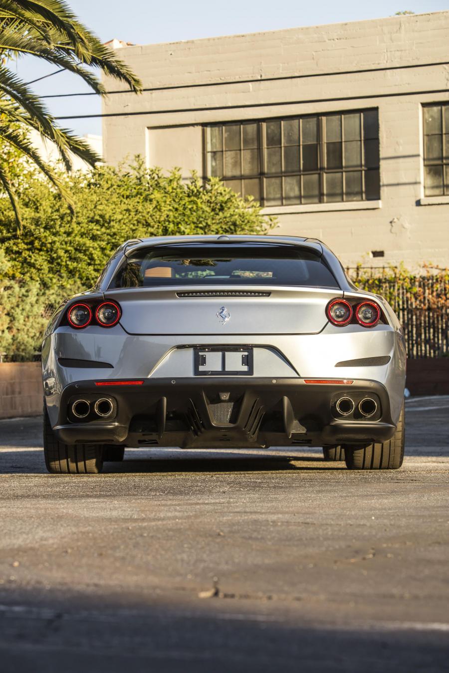  Ferrari GTC4Lusso 2016 года  (NA) (фото 8 из 21)